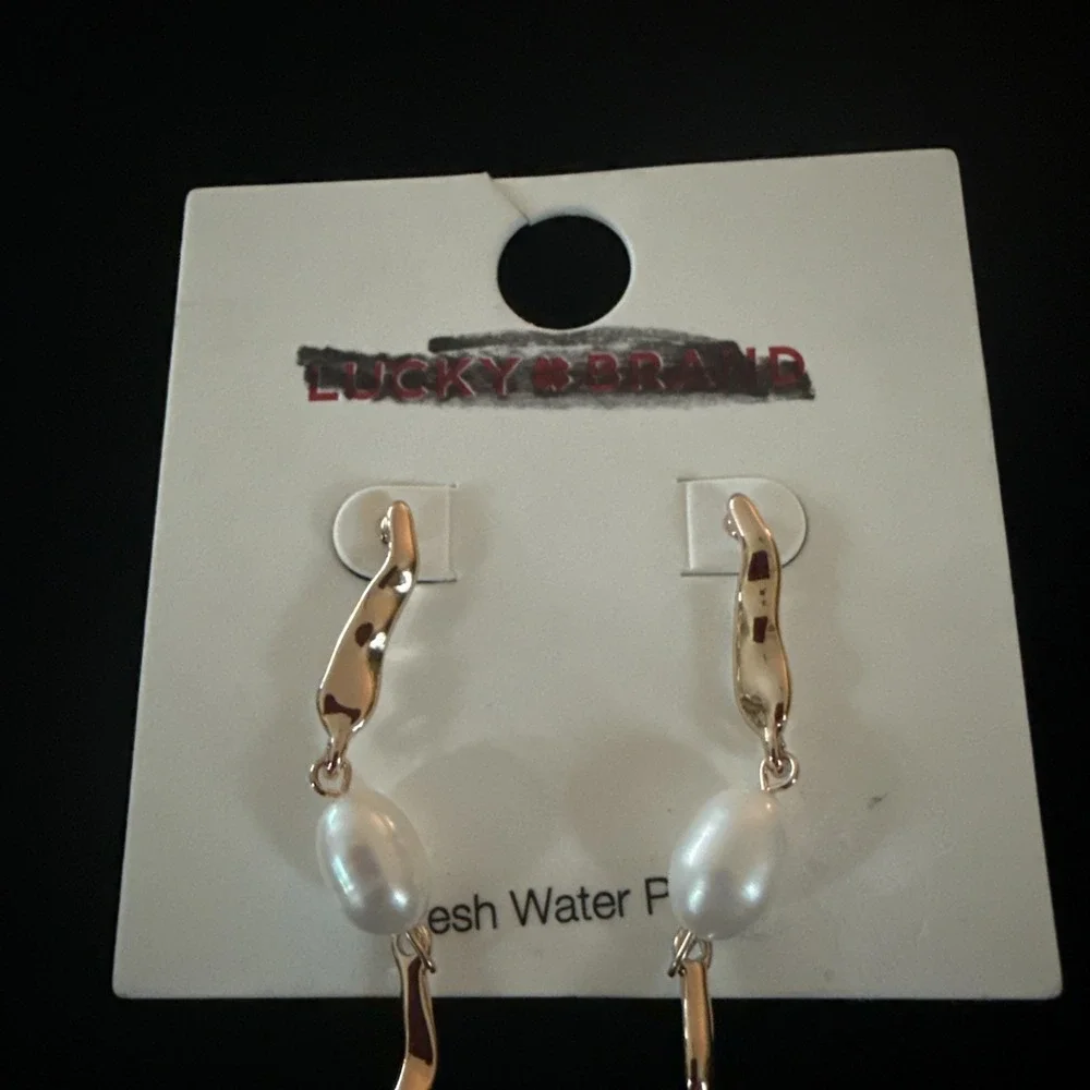 Lucky Brand Earrings Gold Tone Freshwater Pearl Dangle Drop Womens Jewelry 2.5